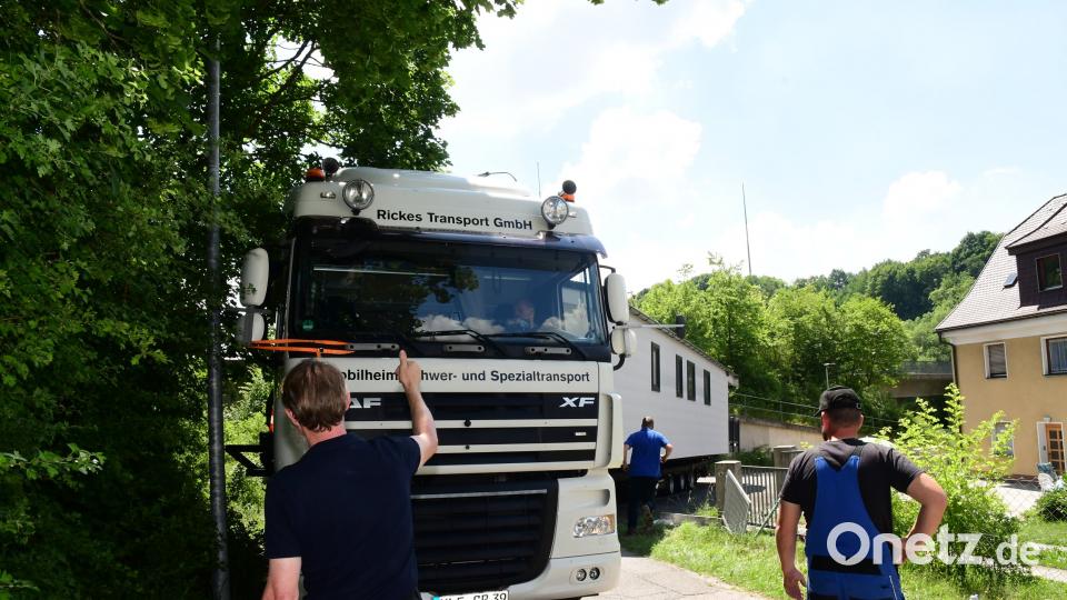 Schwertransport bleibt in Amberg hängen. Petra Hartl