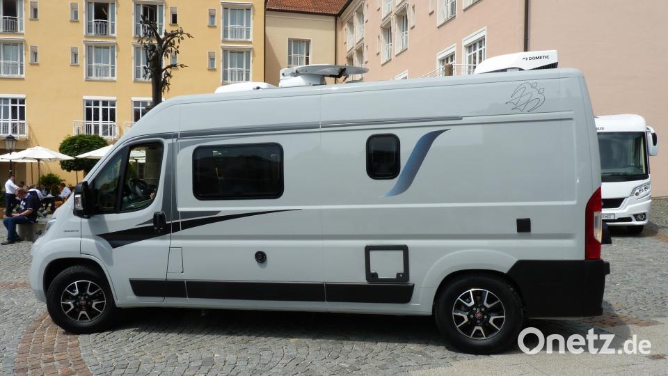 Kältebrückenfreie Isolation der Karosserie, Isolation der Scheibe und Hecktüren sowie die Warmluftumströmung des Frischwassertanks und frostfrei verlegte Wasserleitungen machen die Knaus-CUV wie hier den Boxstar absolut winterfest. Berthold Zeitler