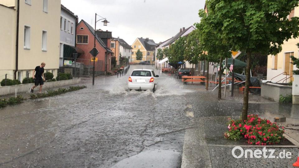 Überschwemmte Straßen in Schirmitz Lenk