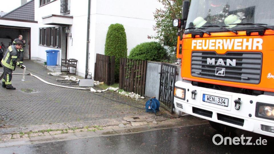 Auch in Ullersricht musste die Feuerwehr ausrücken, um Keller auszupumpen. Zaruba, Stefan [ZA] (stefan.zaruba@oberpfalzmedien.de)