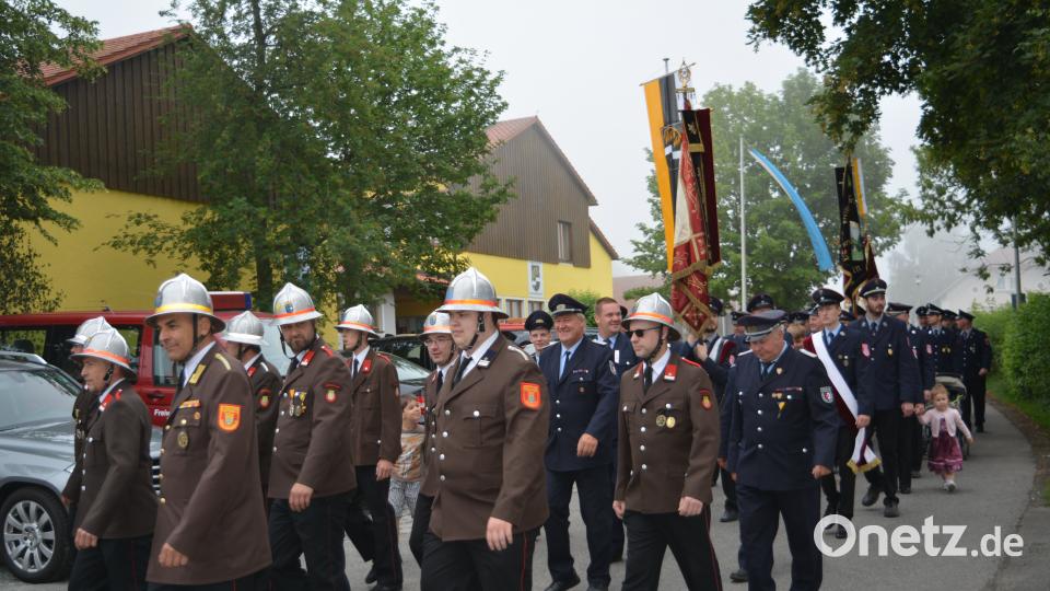 Haberländer Feuerwehr feiert Einweihung des neuen Feuerwehrhauses und des neuen Feuerwehrautos. Foto: Werner Schmola