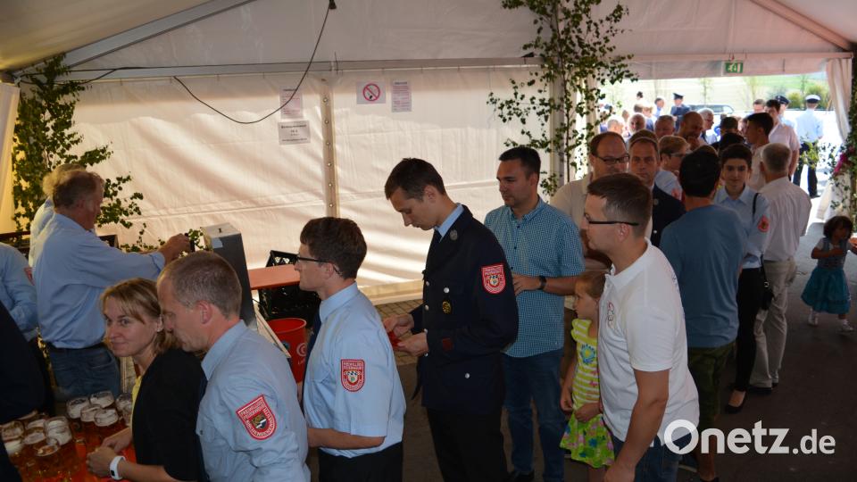 Haberländer Feuerwehr feiert Einweihung des neuen Feuerwehrhauses und des neuen Feuerwehrautos. Foto: Werner Schmola
