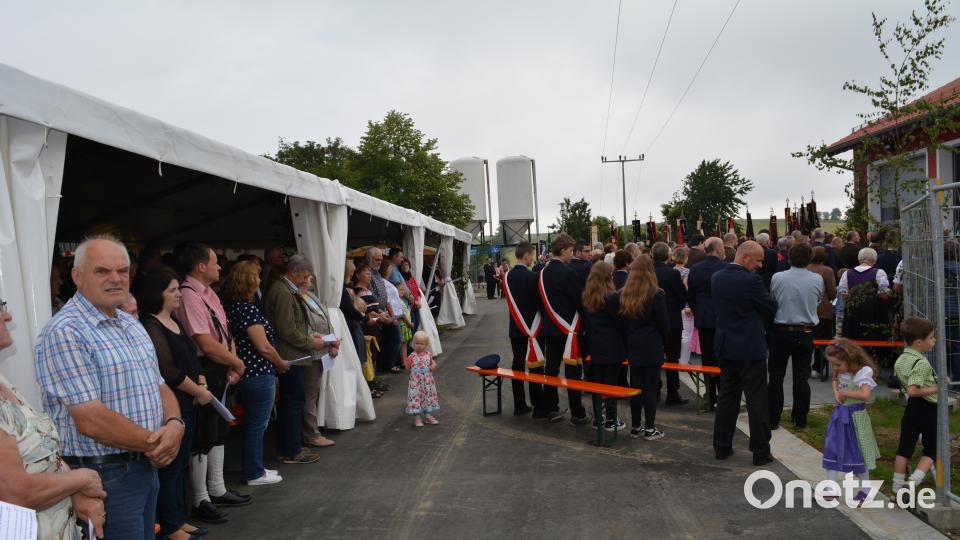 Haberländer Feuerwehr feiert Einweihung des neuen Feuerwehrhauses und des neuen Feuerwehrautos. Foto: Werner Schmola