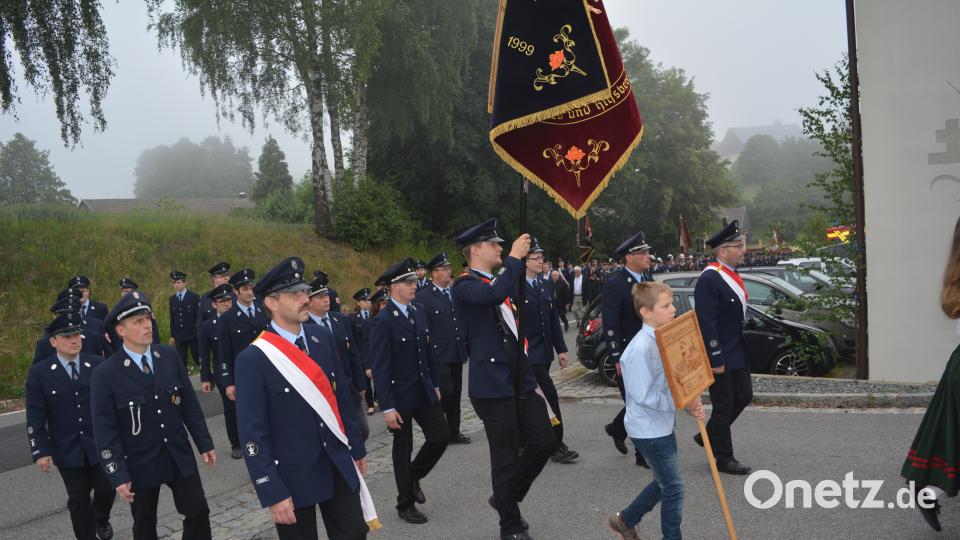 Haberländer Feuerwehr feiert Einweihung des neuen Feuerwehrhauses und des neuen Feuerwehrautos. Foto: Werner Schmola