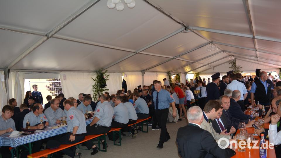 Haberländer Feuerwehr feiert Einweihung des neuen Feuerwehrhauses und des neuen Feuerwehrautos. Foto: Werner Schmola