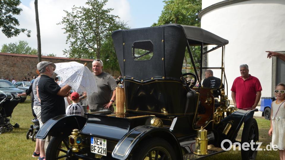 Das weiße Schirmchen fehlte auch am Sonntag nicht. Berndt Fuhrich aus Neustadt/WN mit seiner Tin Lizzy aus dem Jahr 1912 war wieder mit von der Partie. dob