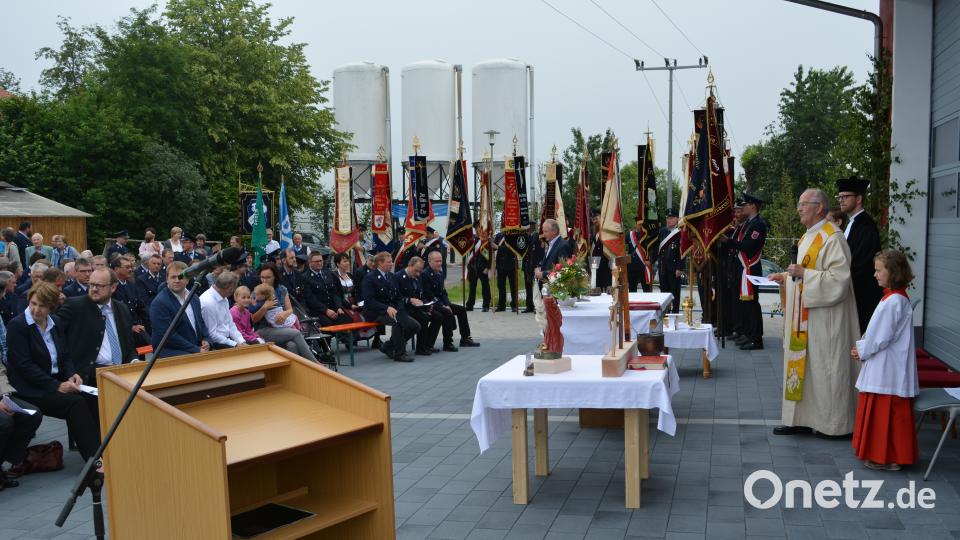 Haberländer Feuerwehr feiert Einweihung des neuen Feuerwehrhauses und des neuen Feuerwehrautos. Foto: Werner Schmola