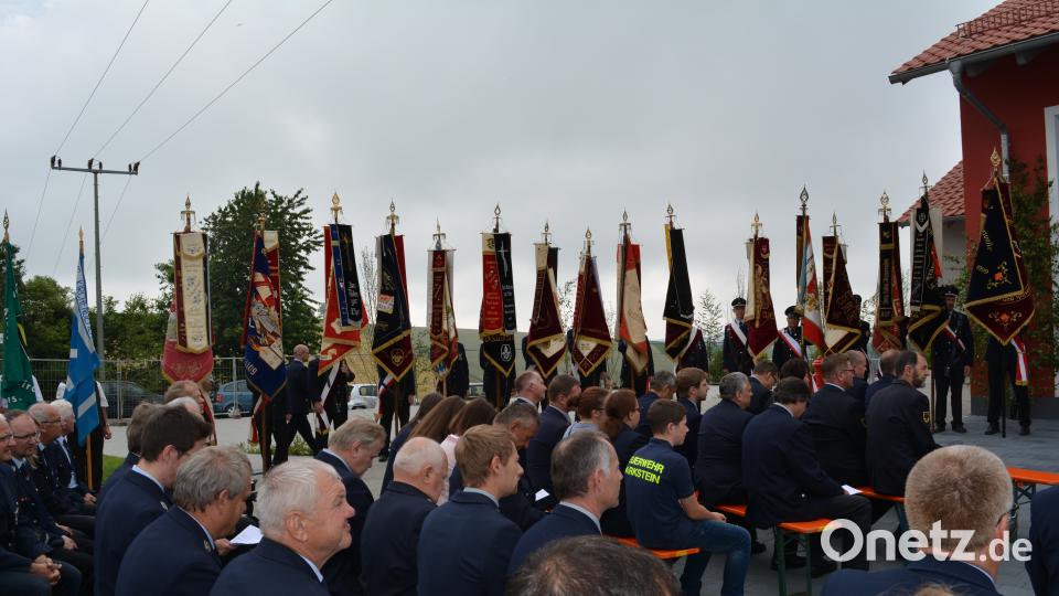 Haberländer Feuerwehr feiert Einweihung des neuen Feuerwehrhauses und des neuen Feuerwehrautos. Foto: Werner Schmola