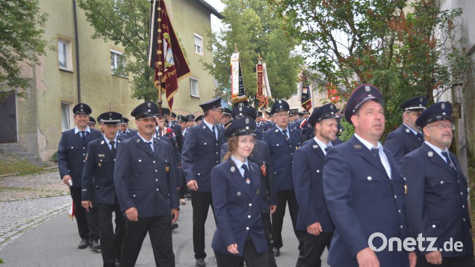 Haberländer Feuerwehr feiert Einweihung des neuen Feuerwehrhauses und des neuen Feuerwehrautos. Foto: Werner Schmola