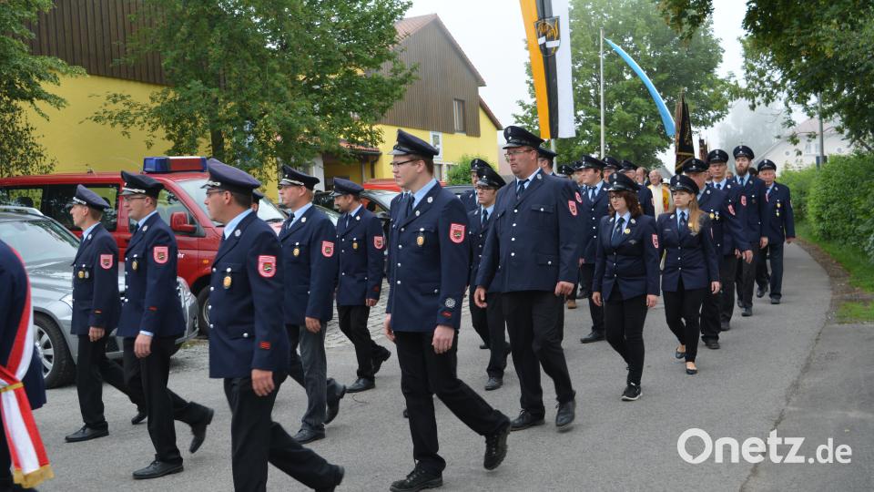 Haberländer Feuerwehr feiert Einweihung des neuen Feuerwehrhauses und des neuen Feuerwehrautos. Foto: Werner Schmola