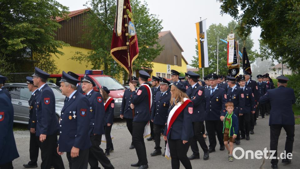 Haberländer Feuerwehr feiert Einweihung des neuen Feuerwehrhauses und des neuen Feuerwehrautos. Foto: Werner Schmola