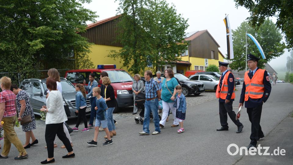 Haberländer Feuerwehr feiert Einweihung des neuen Feuerwehrhauses und des neuen Feuerwehrautos. Foto: Werner Schmola