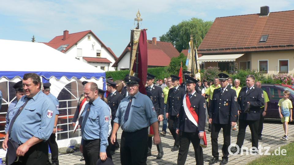 Auch die Feuerwehren aus dem Gemeindebereich beteiligten sich am Festzug. lep