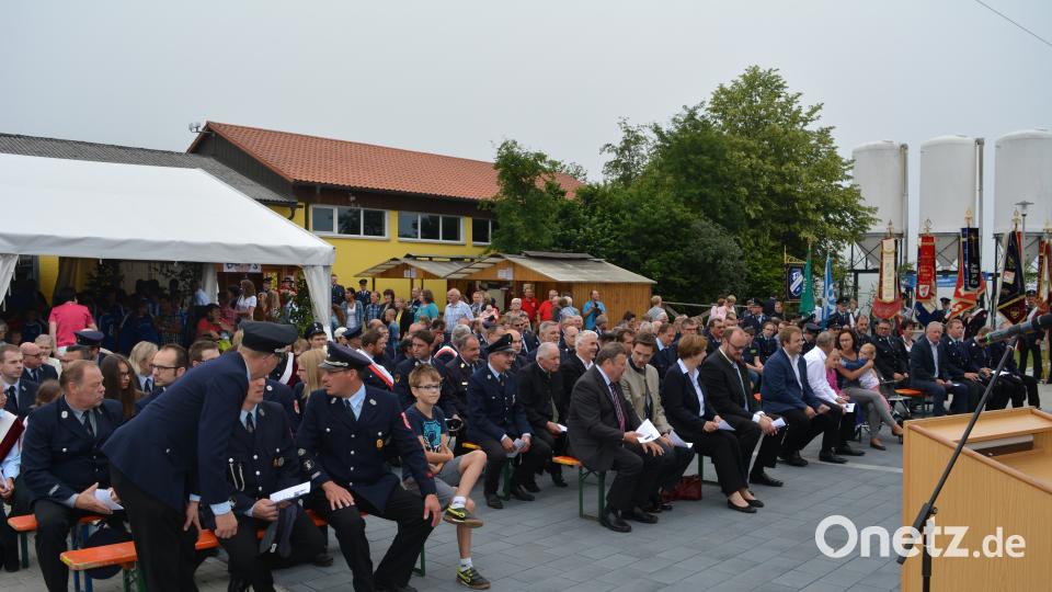 Haberländer Feuerwehr feiert Einweihung des neuen Feuerwehrhauses und des neuen Feuerwehrautos. Foto: Werner Schmola
