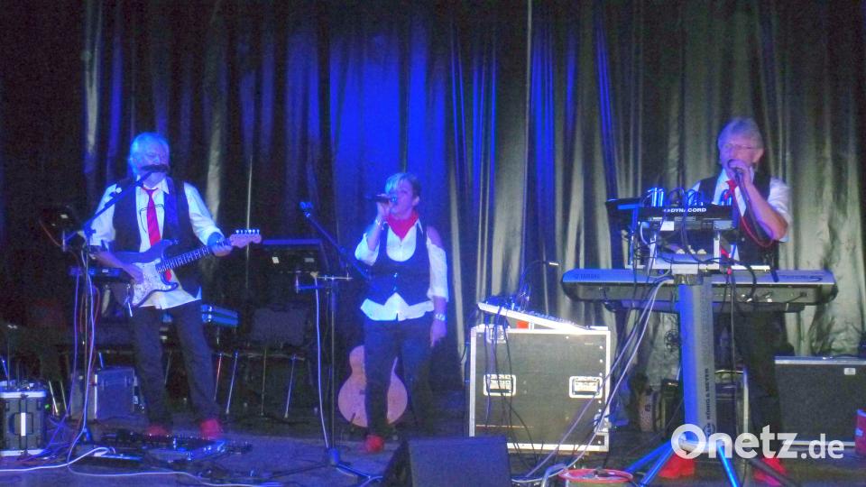 Die Band &quot;Irgendwie &amp; Sowieso&quot; brachte Party-Stimmung in den Ortskern. Mandl, Adolf [MAD] (<a href=