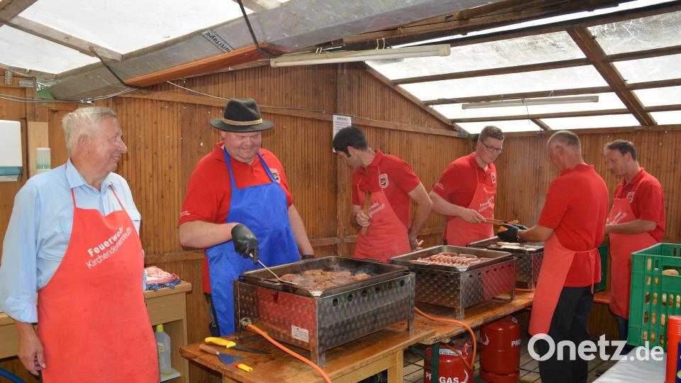 Haberländer Feuerwehr feiert Einweihung des neuen Feuerwehrhauses und des neuen Feuerwehrautos. Foto: Werner Schmola