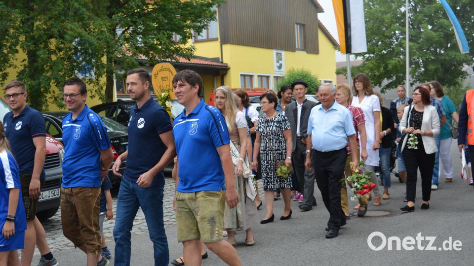 Haberländer Feuerwehr feiert Einweihung des neuen Feuerwehrhauses und des neuen Feuerwehrautos. Foto: Werner Schmola