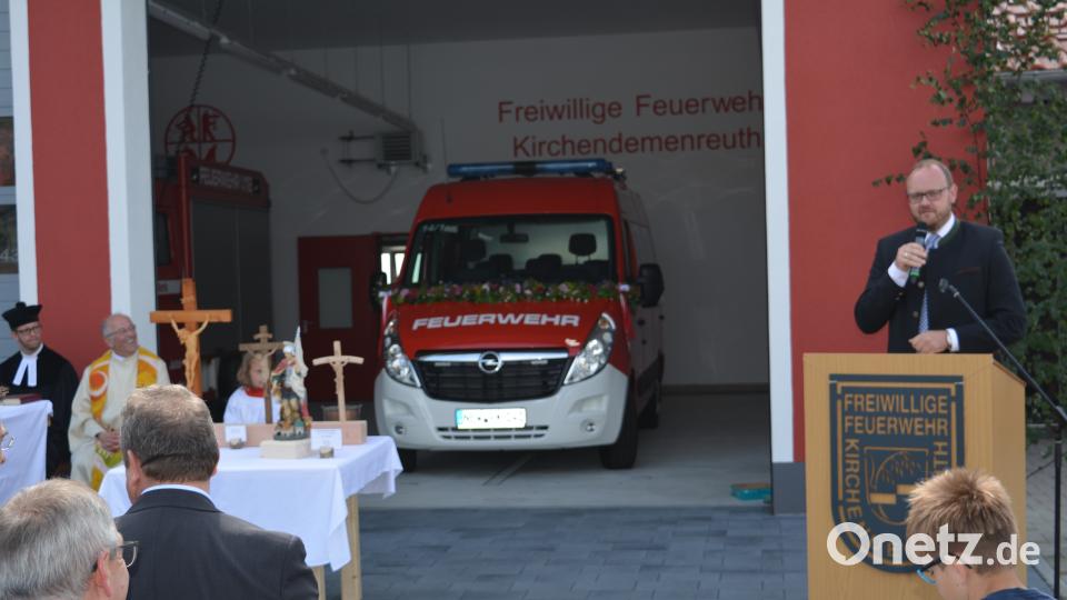 Haberländer Feuerwehr feiert Einweihung des neuen Feuerwehrhauses und des neuen Feuerwehrautos. Foto: Werner Schmola