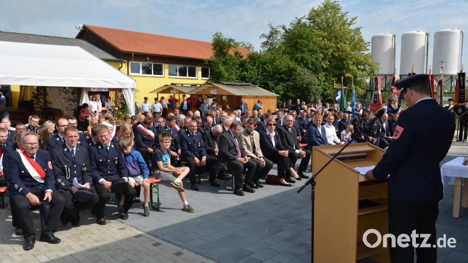 Haberländer Feuerwehr feiert Einweihung des neuen Feuerwehrhauses und des neuen Feuerwehrautos. sm, Werner Schmola, wschmola@t-online.de