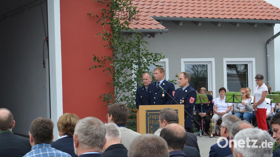 Haberländer Feuerwehr feiert Einweihung des neuen Feuerwehrhauses und des neuen Feuerwehrautos. Foto: Werner Schmola
