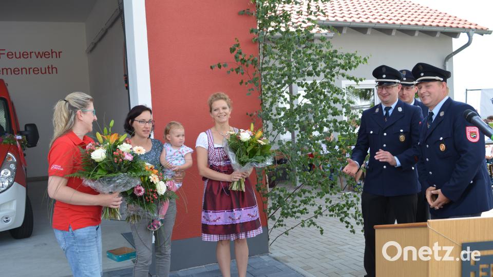 Haberländer Feuerwehr feiert Einweihung des neuen Feuerwehrhauses und des neuen Feuerwehrautos. Foto: Werner Schmola