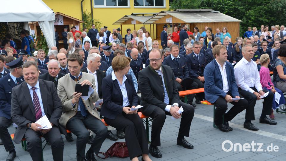 Haberländer Feuerwehr feiert Einweihung des neuen Feuerwehrhauses und des neuen Feuerwehrautos. Foto: Werner Schmola