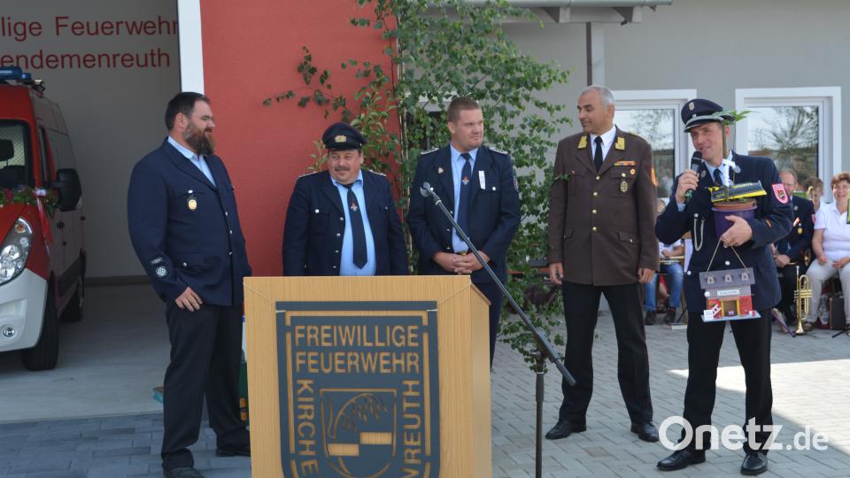 Haberländer Feuerwehr feiert Einweihung des neuen Feuerwehrhauses und des neuen Feuerwehrautos. Foto: Werner Schmola