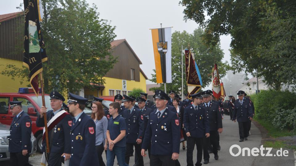 Haberländer Feuerwehr feiert Einweihung des neuen Feuerwehrhauses und des neuen Feuerwehrautos. Foto: Werner Schmola