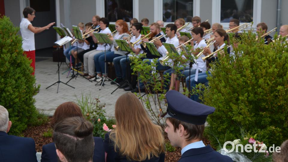 Haberländer Feuerwehr feiert Einweihung des neuen Feuerwehrhauses und des neuen Feuerwehrautos. Foto: Werner Schmola
