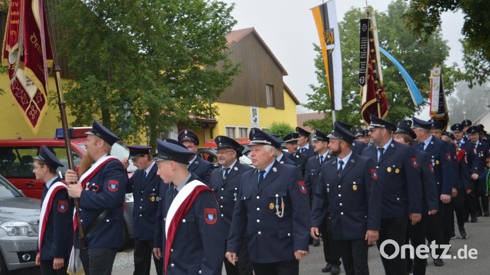 Haberländer Feuerwehr feiert Einweihung des neuen Feuerwehrhauses und des neuen Feuerwehrautos. Foto: Werner Schmola