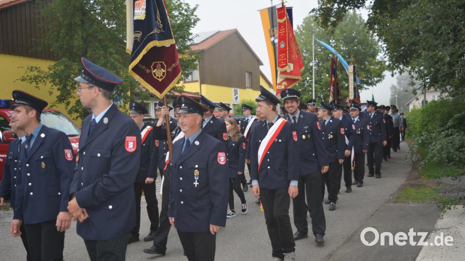 Haberländer Feuerwehr feiert Einweihung des neuen Feuerwehrhauses und des neuen Feuerwehrautos. Foto: Werner Schmola