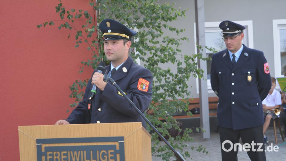 Haberländer Feuerwehr feiert Einweihung des neuen Feuerwehrhauses und des neuen Feuerwehrautos. Foto: Werner Schmola
