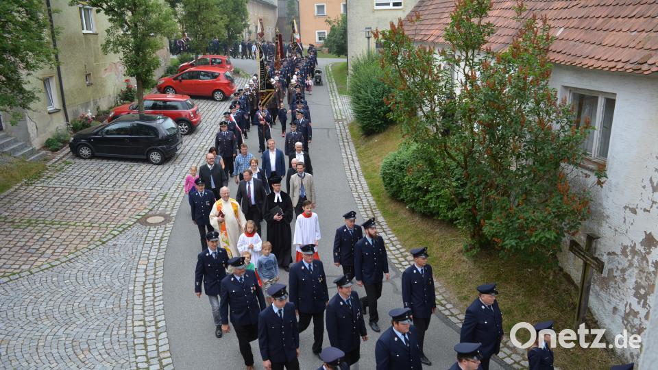 Haberländer Feuerwehr feiert Einweihung des neuen Feuerwehrhauses und des neuen Feuerwehrautos. Foto: Werner Schmola