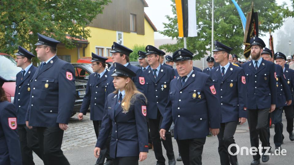 Haberländer Feuerwehr feiert Einweihung des neuen Feuerwehrhauses und des neuen Feuerwehrautos. Foto: Werner Schmola