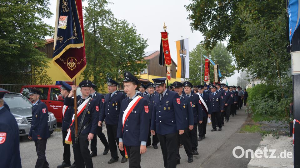Haberländer Feuerwehr feiert Einweihung des neuen Feuerwehrhauses und des neuen Feuerwehrautos. Foto: Werner Schmola