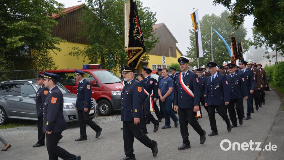 Haberländer Feuerwehr feiert Einweihung des neuen Feuerwehrhauses und des neuen Feuerwehrautos. Foto: Werner Schmola