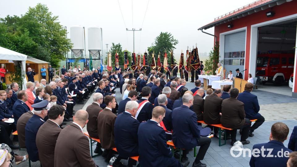 Haberländer Feuerwehr feiert Einweihung des neuen Feuerwehrhauses und des neuen Feuerwehrautos. Foto: Werner Schmola
