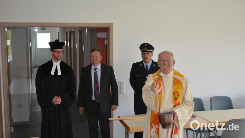 Haberländer Feuerwehr feiert Einweihung des neuen Feuerwehrhauses und des neuen Feuerwehrautos. Foto: Werner Schmola