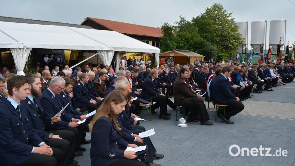 Haberländer Feuerwehr feiert Einweihung des neuen Feuerwehrhauses und des neuen Feuerwehrautos. Foto: Werner Schmola