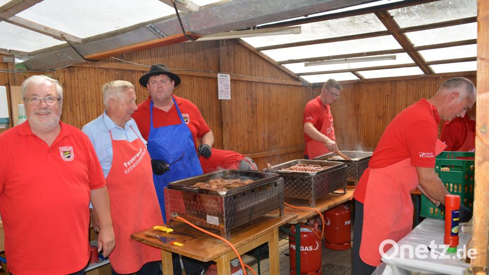 Haberländer Feuerwehr feiert Einweihung des neuen Feuerwehrhauses und des neuen Feuerwehrautos. Foto: Werner Schmola