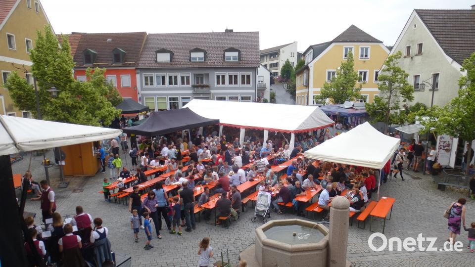 Aus den Rathausfenster bot sich ein Überblick über das Festgeschehen. Mandl, Adolf [MAD] (<a href=