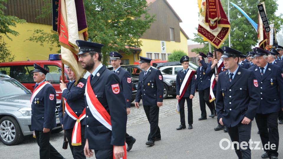 Haberländer Feuerwehr feiert Einweihung des neuen Feuerwehrhauses und des neuen Feuerwehrautos. Foto: Werner Schmola