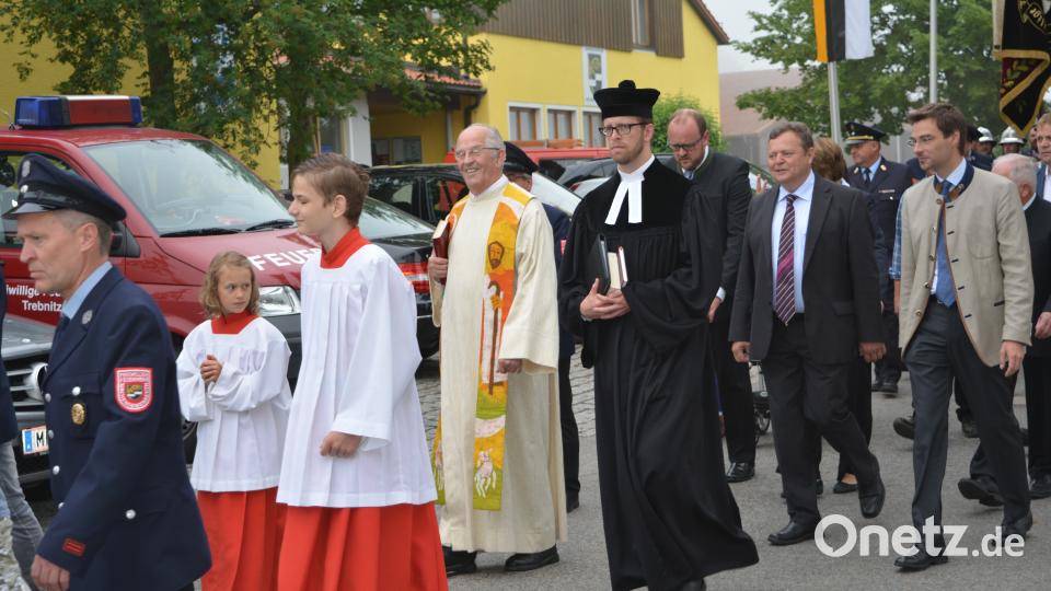 Haberländer Feuerwehr feiert Einweihung des neuen Feuerwehrhauses und des neuen Feuerwehrautos. Foto: Werner Schmola