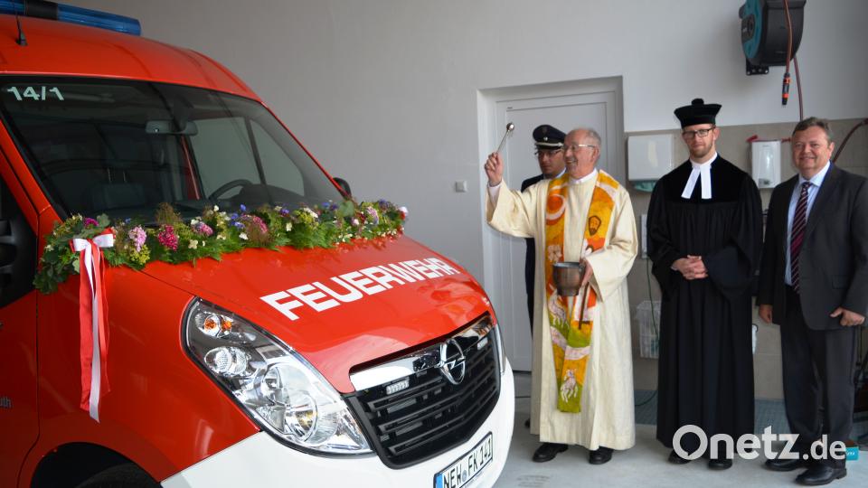 Haberländer Feuerwehr feiert Einweihung des neuen Feuerwehrhauses und des neuen Feuerwehrautos. Foto: Werner Schmola