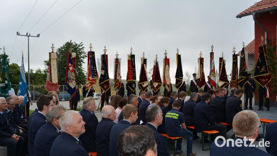 Haberländer Feuerwehr feiert Einweihung des neuen Feuerwehrhauses und des neuen Feuerwehrautos. Foto: Werner Schmola
