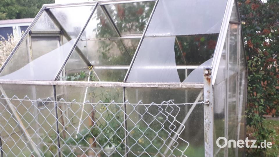 Ein vom Hagel zerstörtes Gewächshäuschen in Kalmreuth bei Floß. Markus Sommer