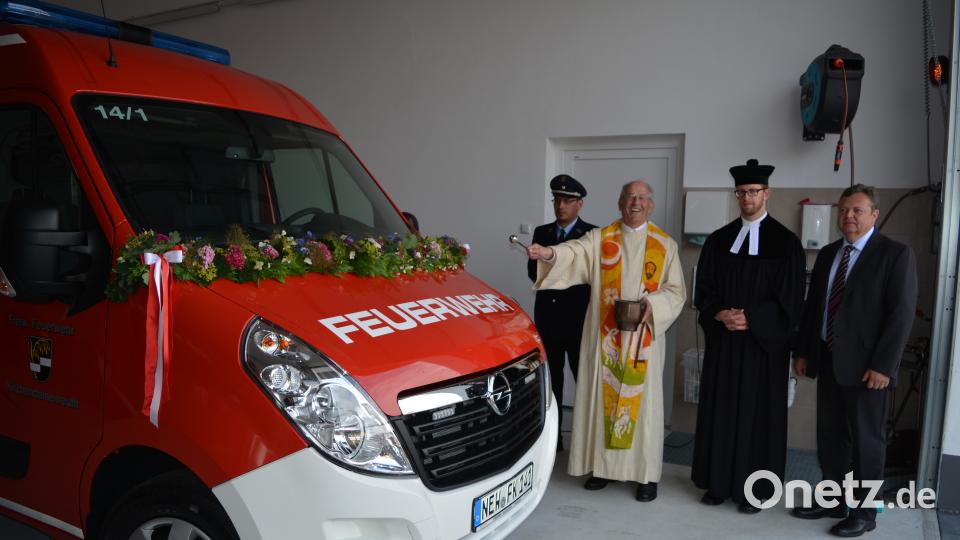 Haberländer Feuerwehr feiert Einweihung des neuen Feuerwehrhauses und des neuen Feuerwehrautos. Foto: Werner Schmola