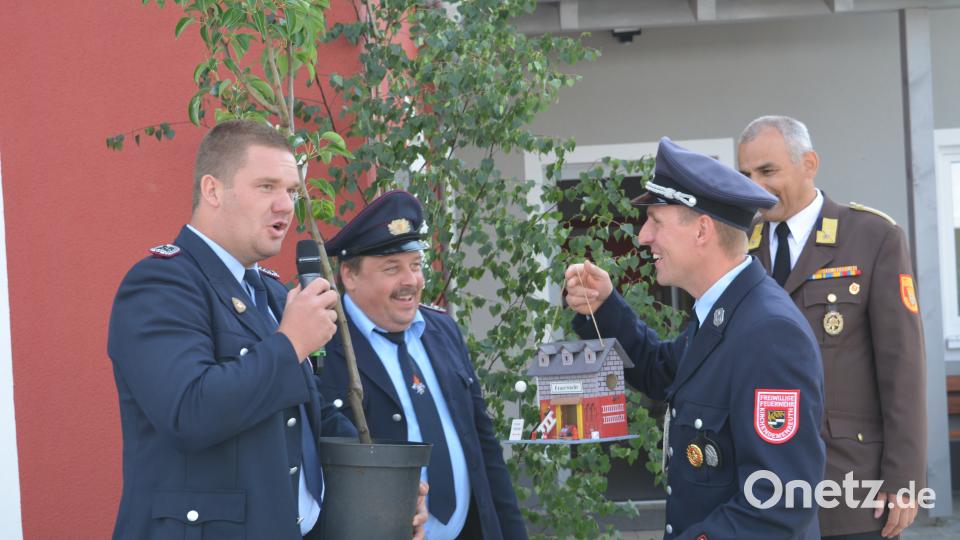Haberländer Feuerwehr feiert Einweihung des neuen Feuerwehrhauses und des neuen Feuerwehrautos. Foto: Werner Schmola