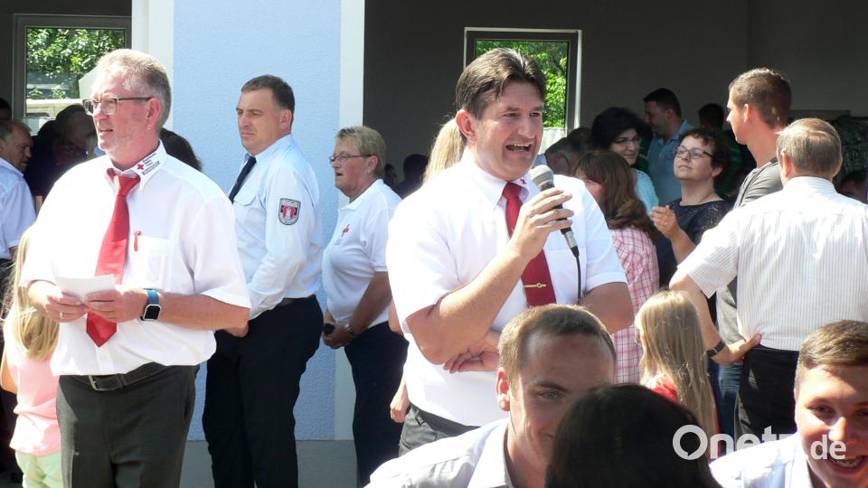 Kreisgeschäftsführer Sandro Galitzdörfer überbrachte die besten Wünsche des Kreisverbandes Weiden-Neustadt. lep
