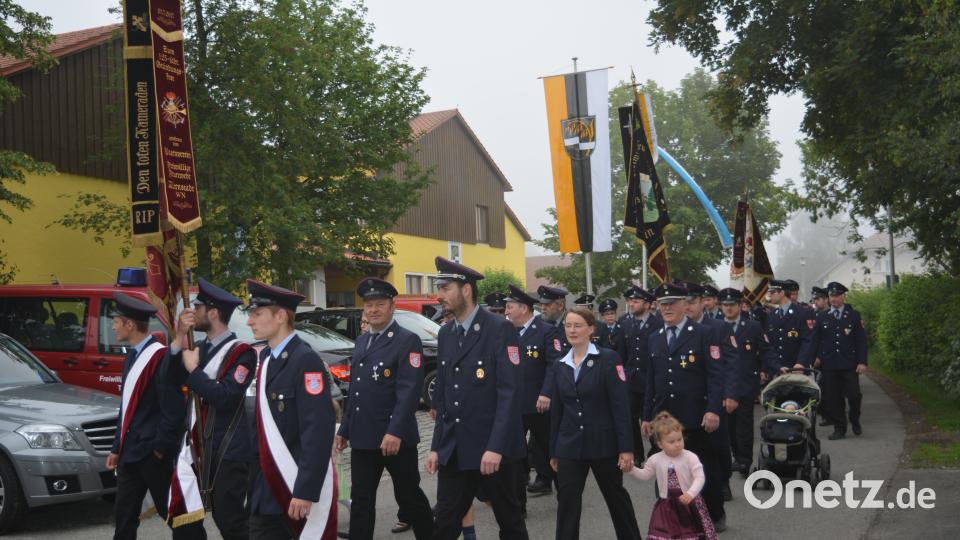 Haberländer Feuerwehr feiert Einweihung des neuen Feuerwehrhauses und des neuen Feuerwehrautos. Foto: Werner Schmola